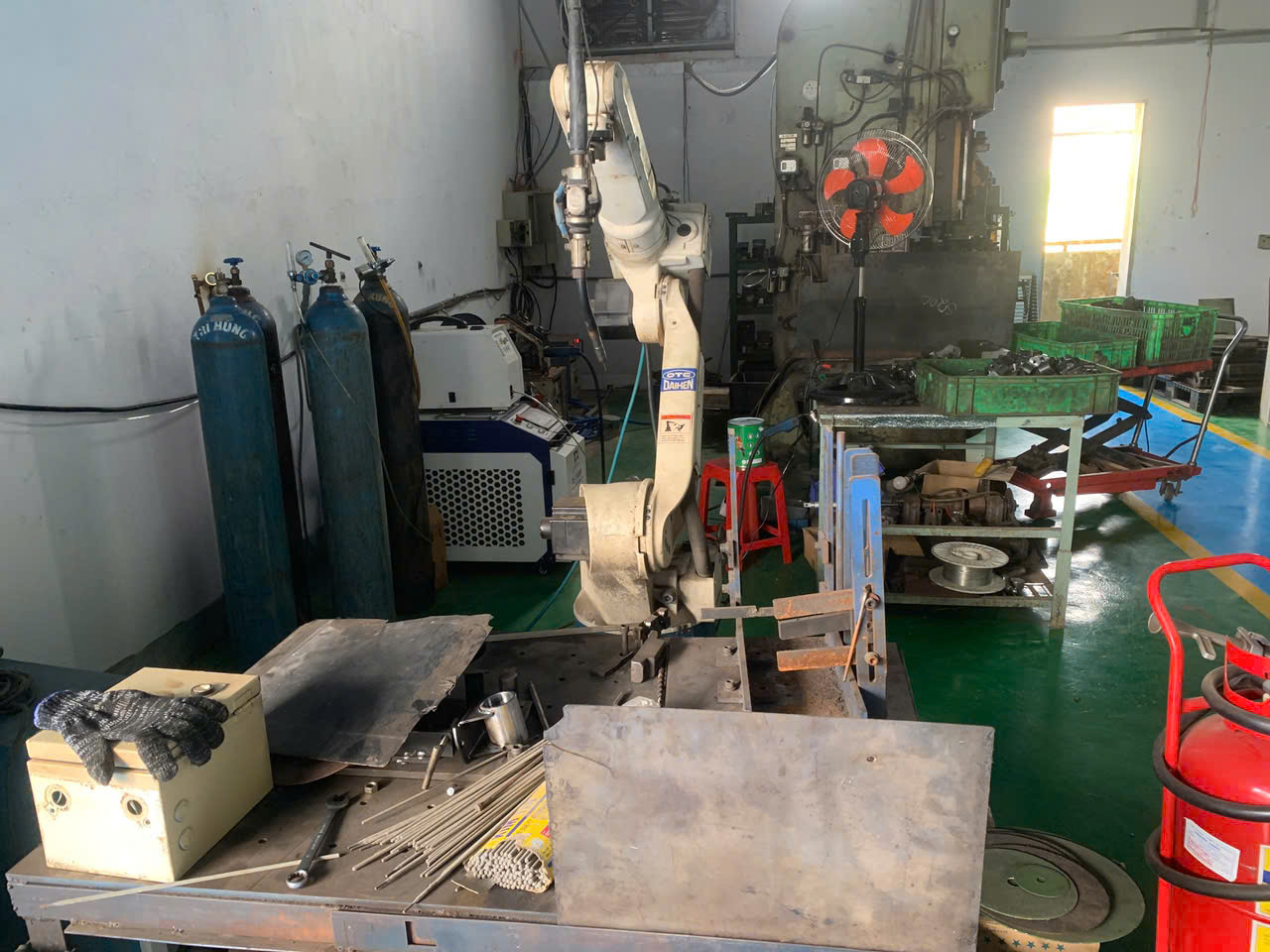 Robotic welding machine.jpg